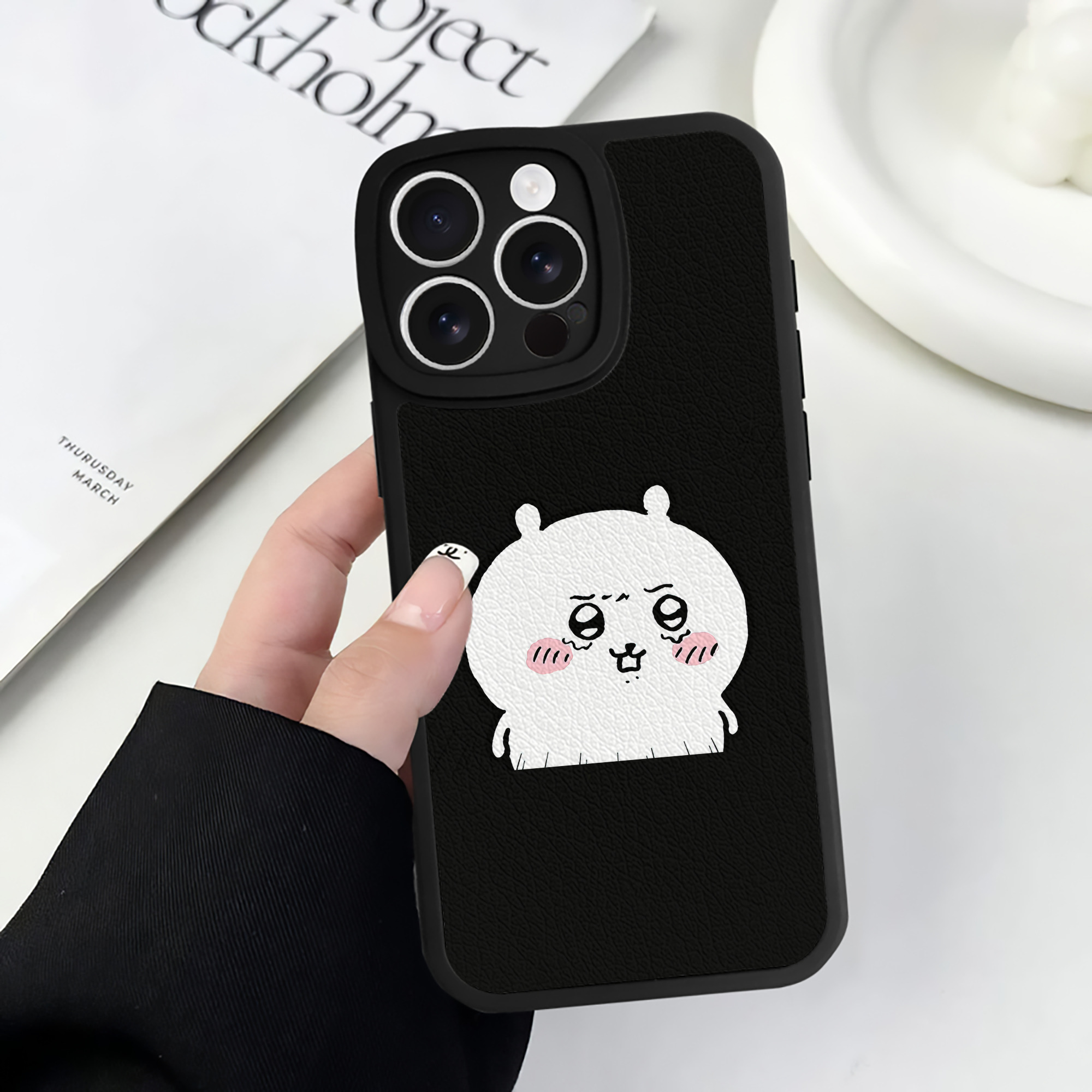（画像用） ちいかわ ちいかわ Chii-kawa chiikawa 【iPhone 16シリーズ対応】シリコンスマホケース（レザー調） 材質：シリコン